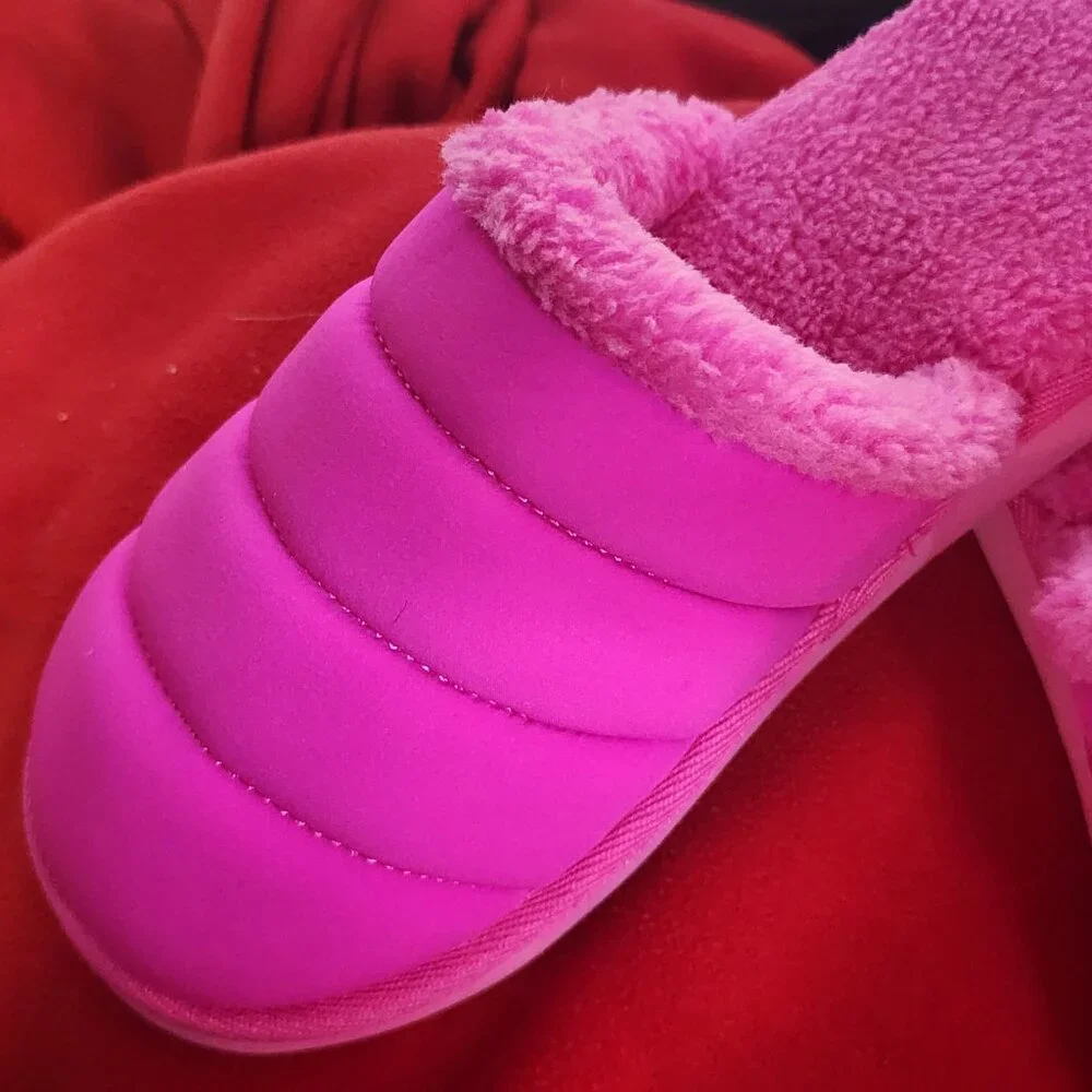 Wondershop at Target Kids Pink Faux Fur Lined Cushion Charlie Slipper Size M 2-3